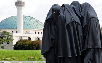 Německý ministr vnitra zvažuje zařadit muslimské svátky mezi státní svátky
