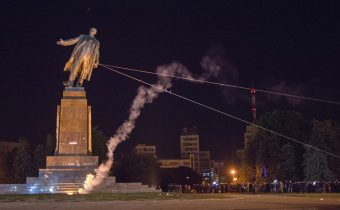 Na Ukrajině strhli v rámci dekomunizace všechny sochy Lenina