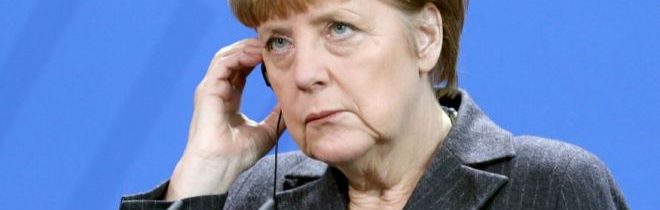 Nemci podali na Merkelovú viac než 1000 žalôb za zradu