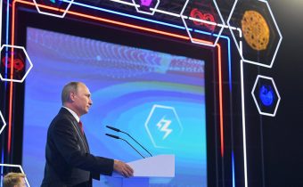 Putin: „Kdokoli bude řídit umělou inteligenci, bude vládnout světu“