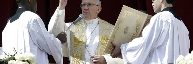 Nemodliť sa za svojich politikov je hriech, varoval veriacich pápež František