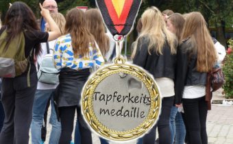 Německá školačka udala své spolužáky za „nesnesitelné nacistické jednání“. Získala za to cenu za „občanskou odvahu“