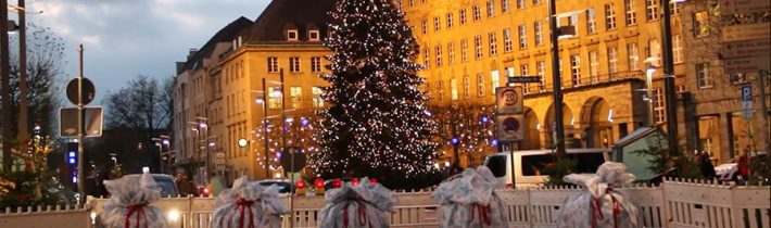 Dárek Merkelové Evropě: protiteroristické bariéry „láskyplně zabalené“ na Vánoce