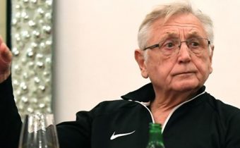 Oscarový režisér Jiří Menzel sa po mesiaci prebral z umelého spánku