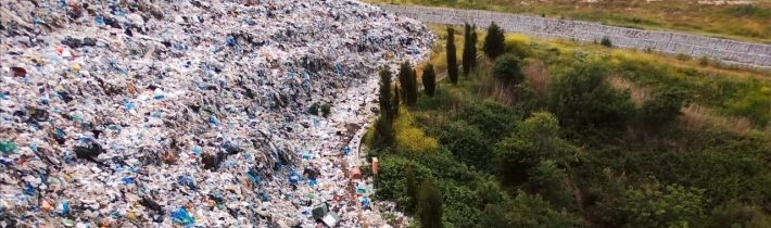 Kvůli německým bankám tiká v Řecku ekologická časovaná bomba. Do moře teče toxická voda