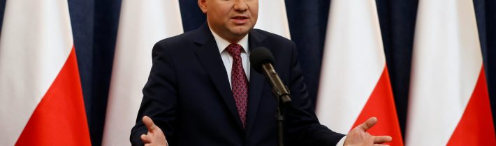 Poľský prezident ignoroval varovania eurokratov a podpísal kontroverný reformný zákon