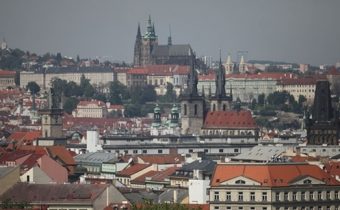 Režisér Adamec: Väčšina kolegov z brandže volila minule Schwarzenberga. A prehrali. Dnes stoja ani nie tak za Drahošom ako proti Zemanovi