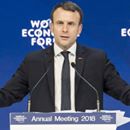 Macron doma znížil dane bohatým, no v Davose odkazuje elite, aby zdieľala svoje bohatstvo