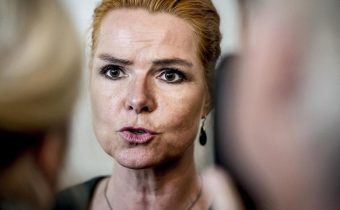 Úspěšná dánská vlastenkyně a ministryně Inger Stojberg stále zpřísňuje imigrační zákony