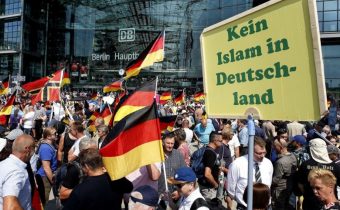 VIDEO: Žiadny islam v Nemecku a Merkelová musí odísť, protestovali ľudia v Berlíne