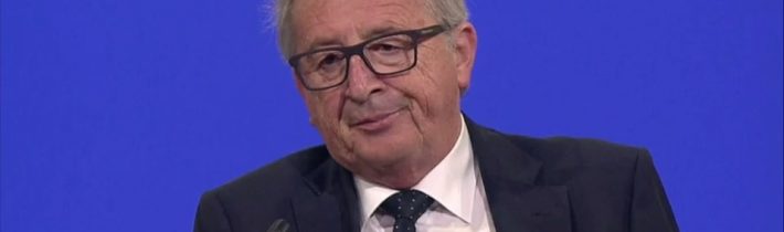 Juncker se klaněl soše Marxe a čeští antikomunističtí bijci překvapivě mlčí. Kde je upištěný Kalousek? Němcová a jiní…?