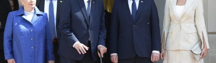 Zeman počas návštevy Poľska vyhlásil, že existujú pokusy rozvrátiť V4