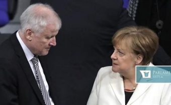 Korupčný škandál v Nemecku: Seehofer odvolal vedenie úradu pre migráciu