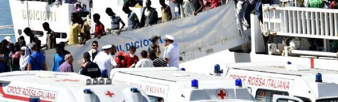 Talianska loď s migrantmi zakotvila na Sicílii