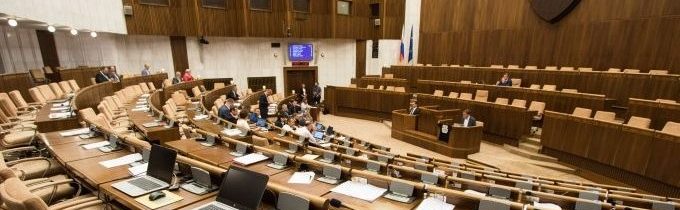 Slovenskí poslanci budú hlasovať o odsúdení nenávisti