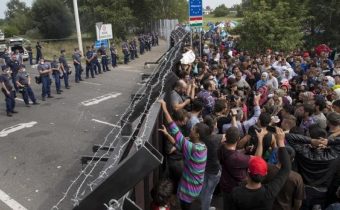 Analytici: Čoraz viac krajín EÚ nasleduje migračnú politiku Maďarska. K utečeneckej politike krajín V4 sa pripojí aj Taliansko