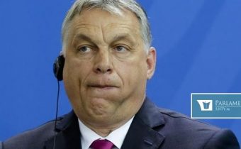 Pre Orbánovu politiku môže Maďarsko prísť o hlasovacie právo v EÚ. Europarlament pre to spravil prvý krok