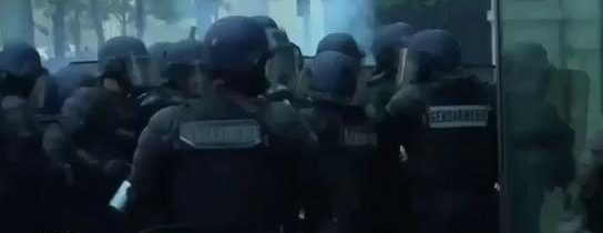 Francie „oslavuje“ vítězství ve Světovém poháru: 292 zatčení, 45 zraněných policistů a 2 mrtví civilisté
