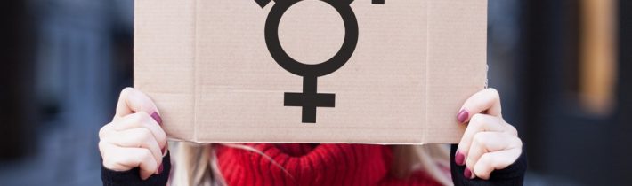 Transgender zamestnanec vyhodil konzervatívnu mladú ženu z kaviarne