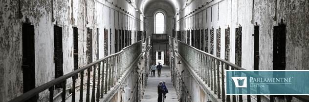 Elektronické náramky nosí v súčasnosti 46 väzňov
