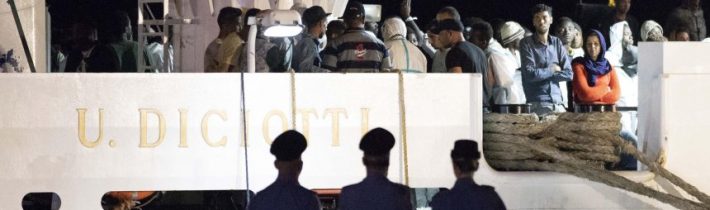 Taliansko nakoniec lodi so 177 migrantmi povolilo zakotviť na Sicílii