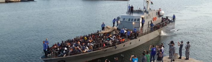 Libyjská pobřežní hlídka odvezla 611 migrantů zpátky do Afriky, neziskovky bijí na poplach