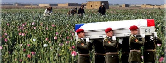 Zabití vojáci v Afghánistánu: Bojovali za zbrojaře, banky a narkobyznys? Nikdo tam ještě nezvítězil. S kým nebo proti komu je Taliban? Podporuje USA obě strany? Recept na ukončení nekonečné války. Komu země patří?