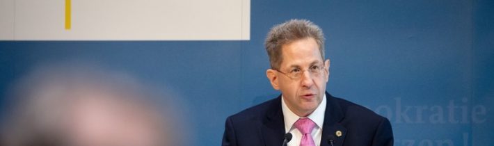 Riaditeľa nemeckej kontrarozviedky, ktorý spochybnil útoky na migrantov v Chemnitzi podržali konzervatívci v CDU a CSU