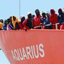 Francúzsko zatiaľ nepovolí lodi s migrantmi zakotviť v prístave Marseille