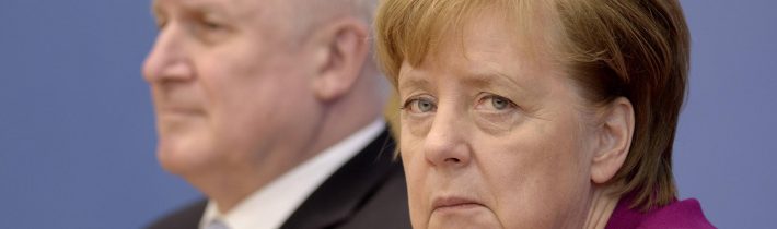 Merkelová nesouhlasí se Seehoferovými výroky, že migrace je matka všech problémů