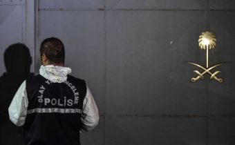 Turecká polícia v prípade vraždy saudského novinára prehľadávala les pri Istanbule