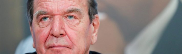 Bývalý německý kancléř Schröder: Americký velvyslanec je jako okupační důstojník