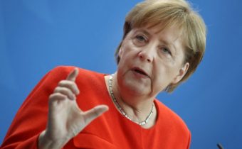 Merkelová žádá evropské země, aby předaly svoji suverenitu EU
