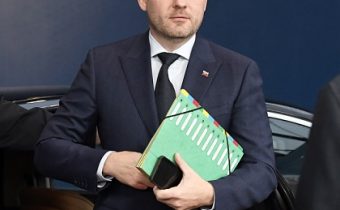 Premiér Pellegrini: Slovensko migračný kompakt nepodporí, Lajčák to vzal na vedomie