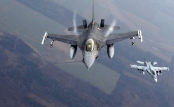 Ministerstvo obrany podpísalo zmluvy o nákupe amerických stíhačiek F-16, Pellegrini ich zatiaľ považuje za neplatné