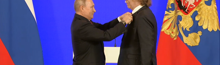 VIDEO: Putin odovzdal pesničkárovi Nohavicovi Puškinovu medailu