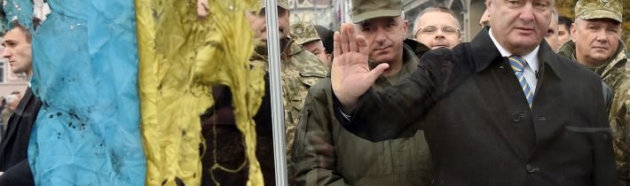 Kyjevský politológ predpovedá Porošenkovi hanebný útek z krajiny po prezidentských voľbách