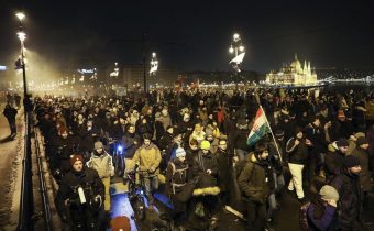 Maďarsko nezmení novelu zákonníka práce, podľa vlády za protestami stojí skupina podporovaná Sorosom