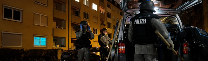 Neznámy útočník pobodal v Norimbergu tri ženy