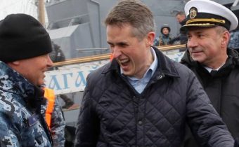 Britský minister obrany sa provokačne plavil po Čiernom mori na ukrajinskom vojenskom člne