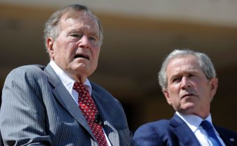 Kosovo vyhlásilo na počesť zosnulého Georgea Busha staršieho štátny smútok