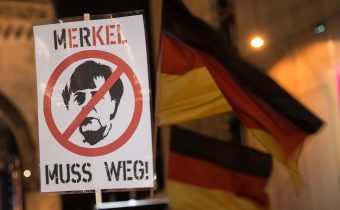 Tretina Nemcov chce Merkelovej odchod z funkcie