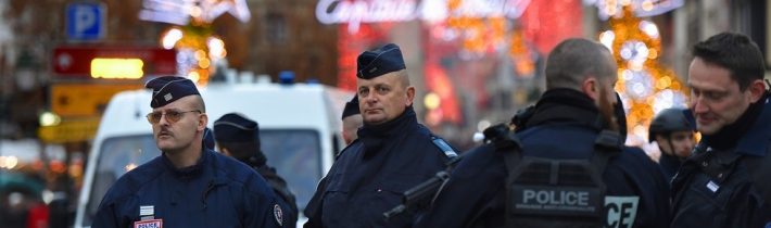 VIDEO: Policie uzavřela vánoční trhy ve Štrasburku. Na místě je po střelbě jeden mrtvý