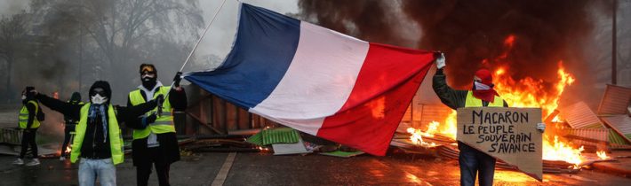 Protesty žltých viest vo Francúzsku si vyžiadali už deväť mŕtvych
