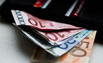 Zadlženie slovenských domácností rastie najprudším tempom v EÚ