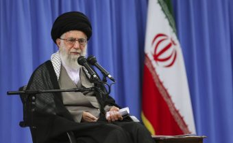 Chameneí nazval niektorých amerických predstaviteľov prvotriednymi hlupákmi