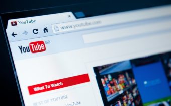 YouTube prestane odporúčať videá s konšpiračnými teóriami