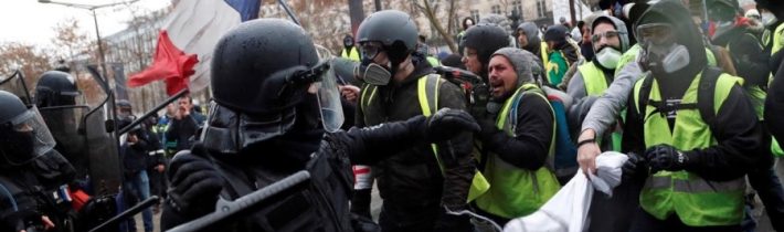 Komisárka Rady Európy kritizuje francúzsku vládu za násilný prístup k žltým vestám