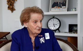 Madeleine Albrightová: Lidé si neváží toho, co Havel pro Česko dělal