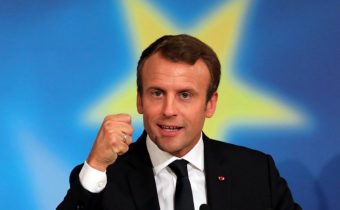 Macron vyzval na Európanov na zriadenie agentúry na ochranu demokracie, ktorá nás má chrániť pred manipuláciami